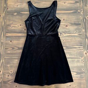 Women's EXPRESS Black Velvet V-Neck Fit & Flare Dress Size S Sleeveless Cocktail
